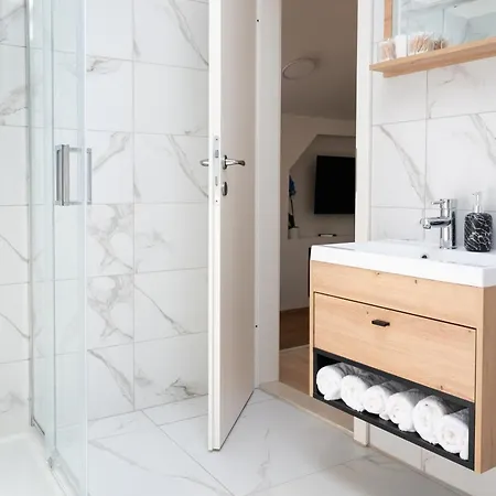 Lev Apartment *